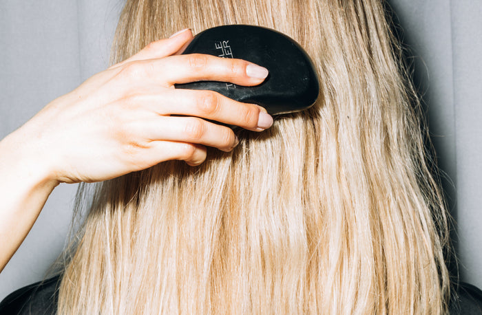 how to tame frizzy hair image